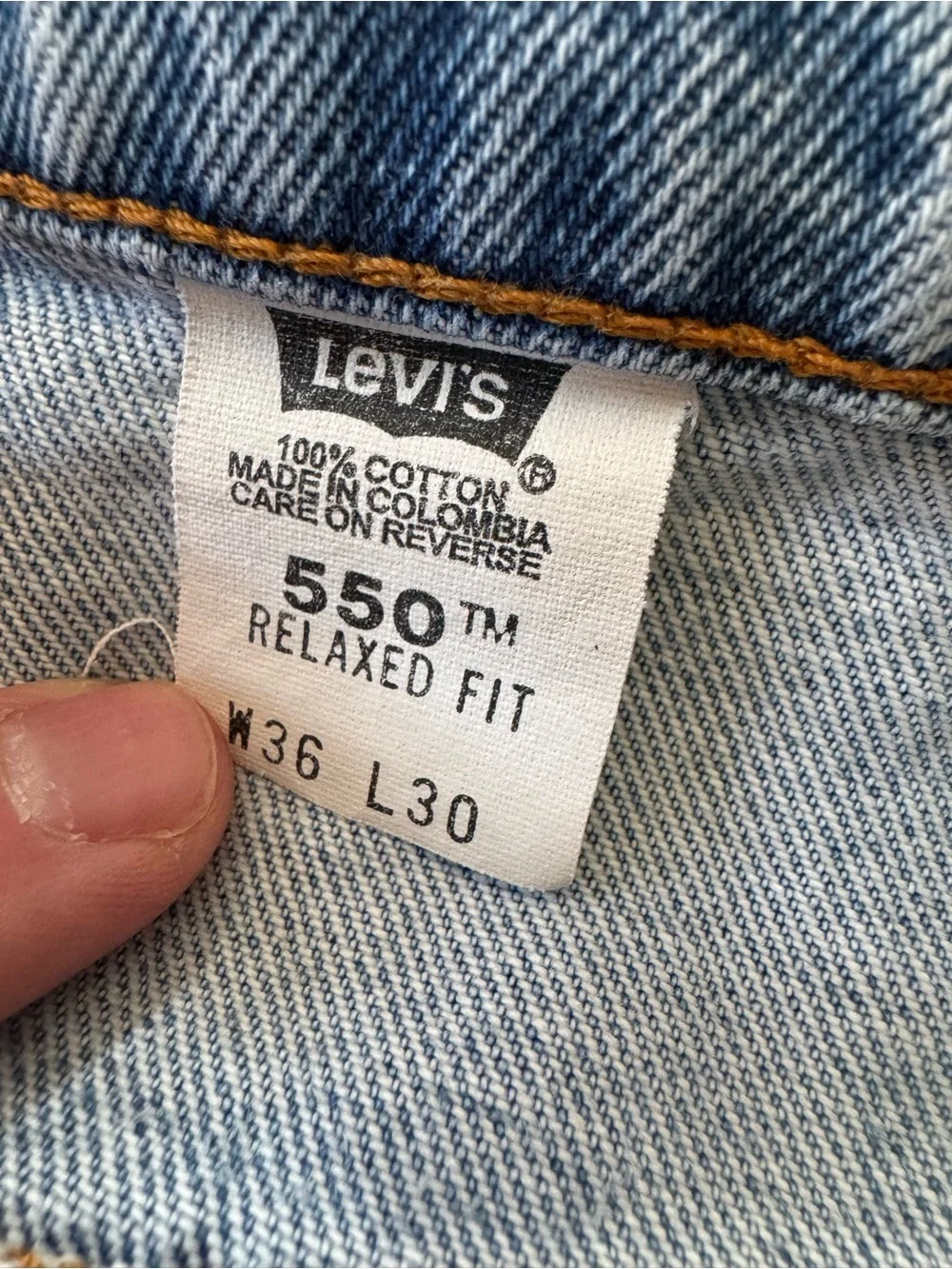 Vintage Levi’s 550 Jeans Mens 36x30 Relaxed Fit Light Wash Distressed Hem